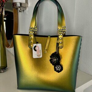 Mohop Tote NWT